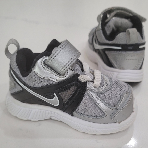 Nike Darts 9 Leather & Synthetic Silver and Black Toddler Size 4C - Picture 9 of 11